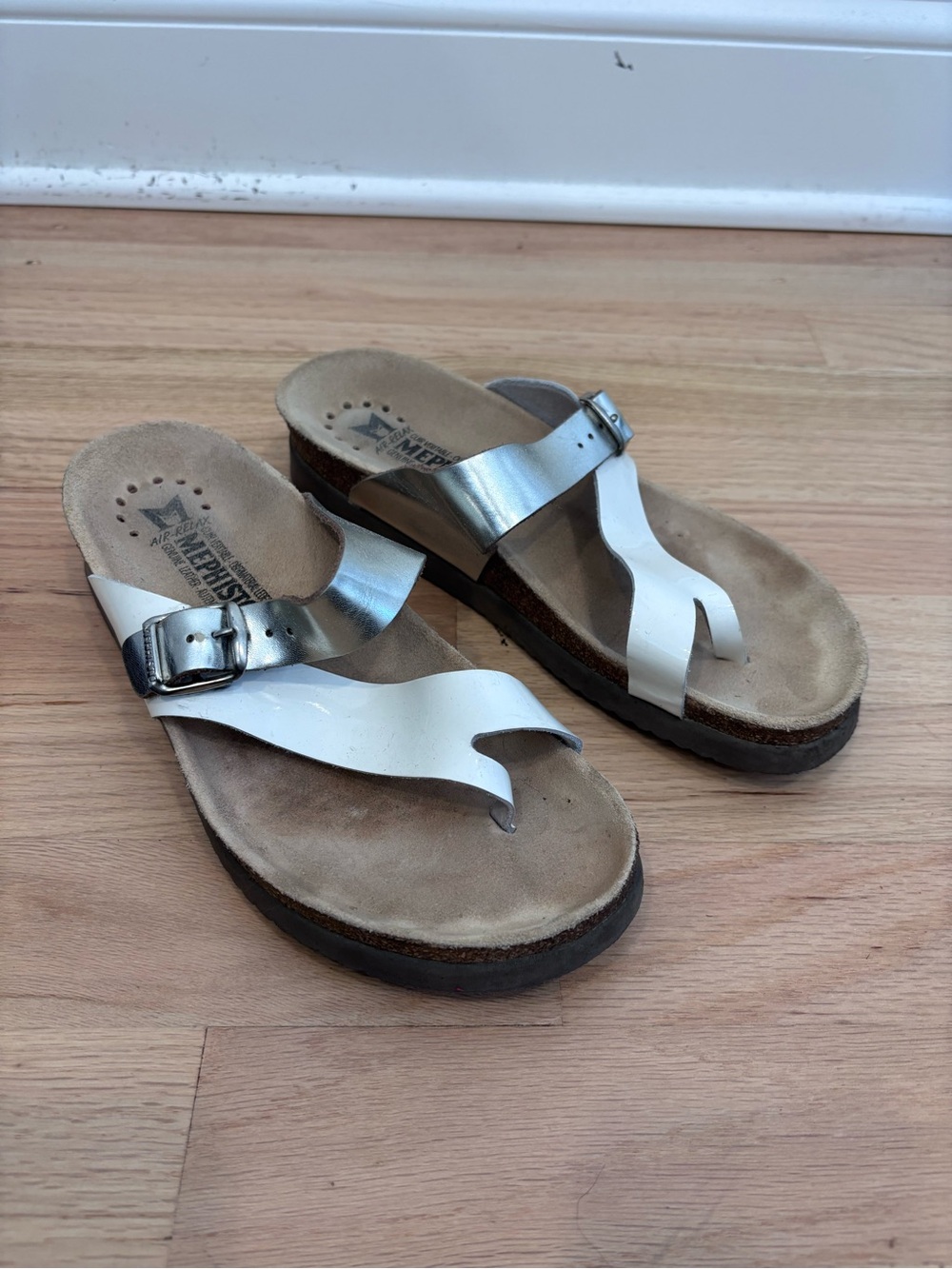 Mephisto Helen Mix Sandals in white and metallic silver size 38